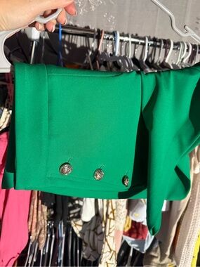 Structured Green Women's Blazer with Decorative Buttons